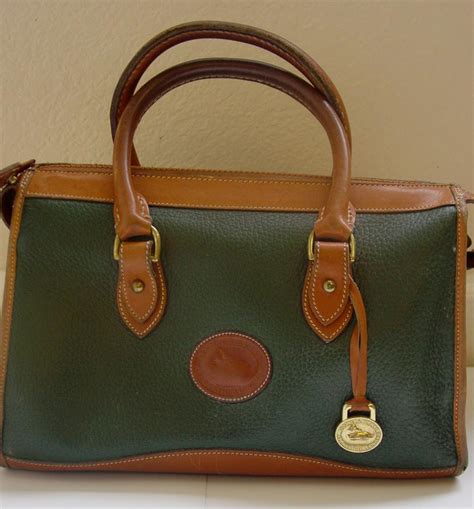 One Size. . Dooney and bourke green purse
